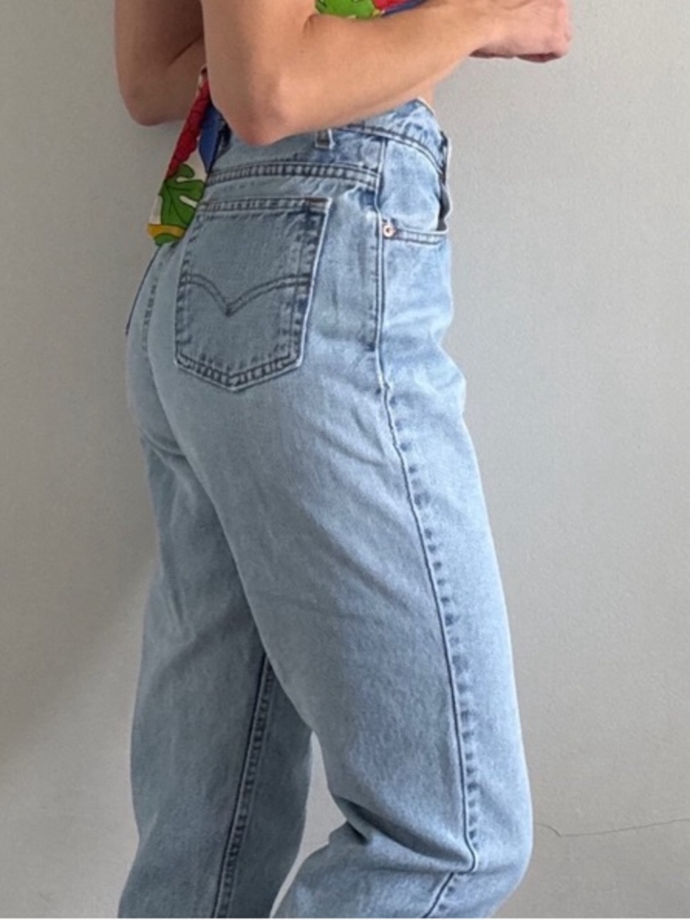 90’s Vintage Levi’s 521 Cropped Light Wash, Size 8